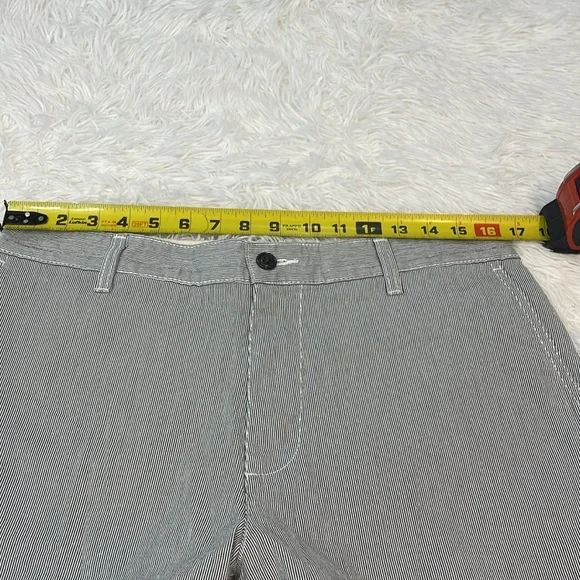 Dockers Gray Striped  Flat Front Shorts Casual Chino Style MENS SIZE 33 - Picture 3 of 7